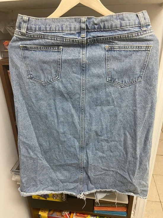 Light Wash Button-Front Denim Skirt - Picture 2 of 5